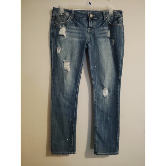 Almost Famous Women’s Mid-Rise Distressed Washed Denim Jeans Size 13 - Picture 3 of 6